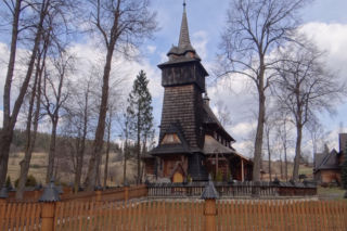 Znajduje się na Podhalu, a powstała na pastwiskach. To jedna z najpiękniejszych wsi w Małopolsce