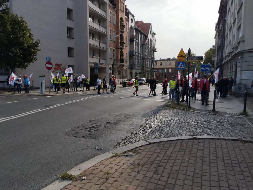 Paraliż w Katowicach. Rozpoczął się protest górników i hutników. "Stal się hartuje, a rząd ją rujnuje"