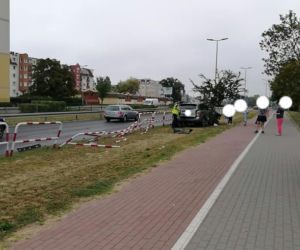 Poranny wypadek na ul. Solskiego w Bydgoszczy. Osobówka wjechała w barierki!