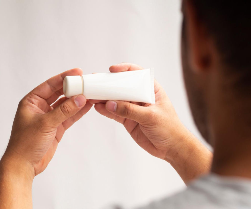 Ta wielozadaniowa maść to remedium niemalże na wszystkie problemy skórne. W aptece kupisz ją za grosze