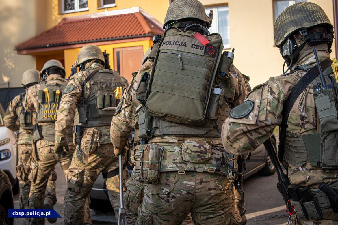 Podkarpackie: GANG SUTENERÓW rozbity! Tak wyniszczali konkurencję [WIDEO, ZDJĘCIA]