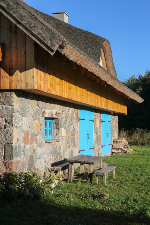 Dom kryty strzechą