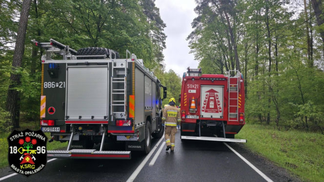22-letni kierowca volkswagena stracił panowanie nad autem i zderzył się z ciężarówką