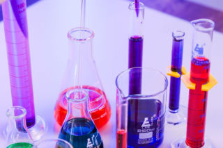 QUIZ: Rozpoznaj substancje chemiczne na podstawie właściwości. Prawdziwe wyzwanie nawet dla geniuszy