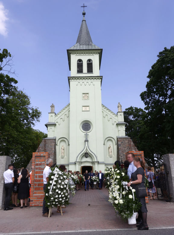 Pogrzeb ofiar wypadku w Elżbietowie. Zosia i jej mama Małgorzata L. wyruszą w ostatnią drogę