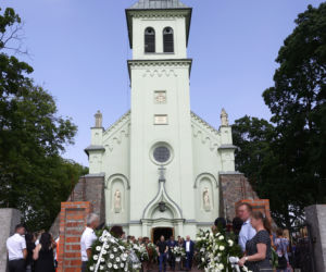 Pogrzeb ofiar wypadku w Elżbietowie. Zosia i jej mama Małgorzata L. wyruszą w ostatnią drogę