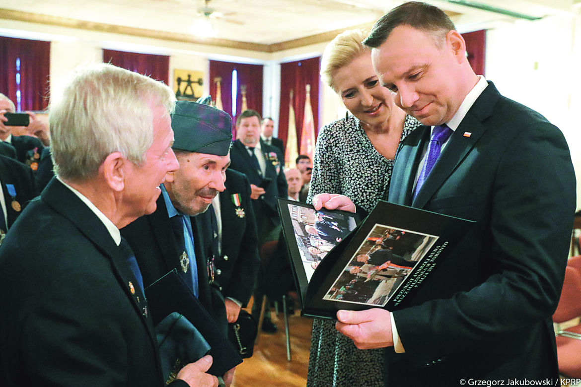 Kwiaty dla bohaterów. Upomnienie dla burmistrza