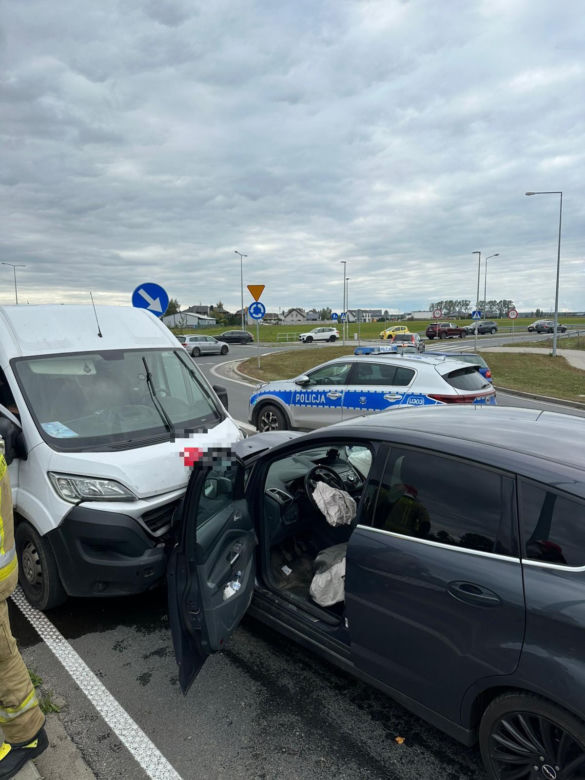 Czołowe zderzenie w Święciechowie. Jedna osoba zabrana do szpitala