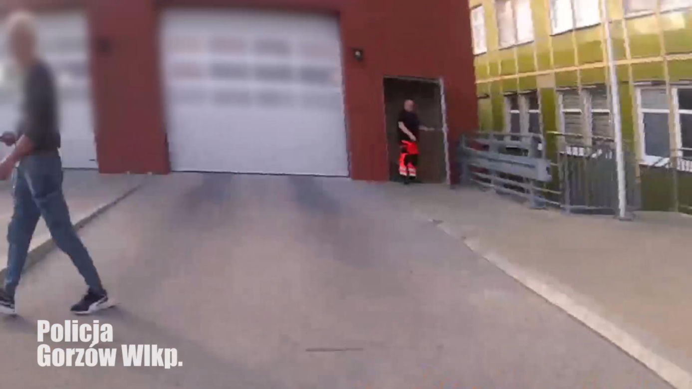 Dwulatka nie mogła oddychać. Policjanci ruszyli na pomoc
