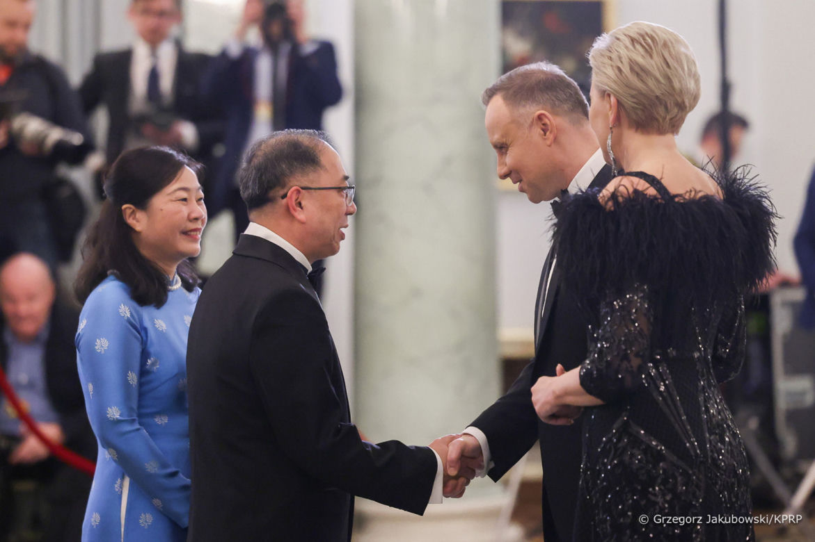 Agata Duda w piórach na noworocznym spotkaniu