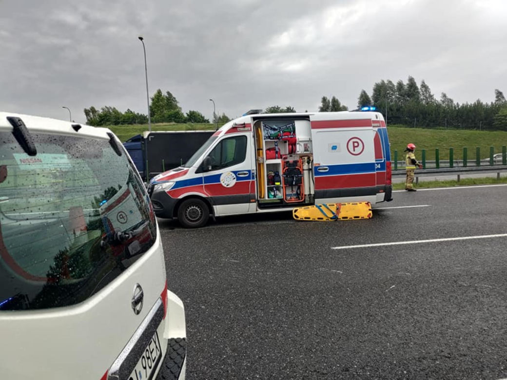 Wypadek na autostradzie A1. Kierowca osobówki zmiażdżony przez TIRy