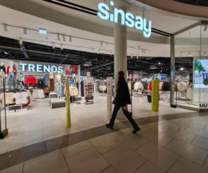 Viralowa sukienka na święta wróciła do Sinsay! Teraz jest w aż 3 kolorach