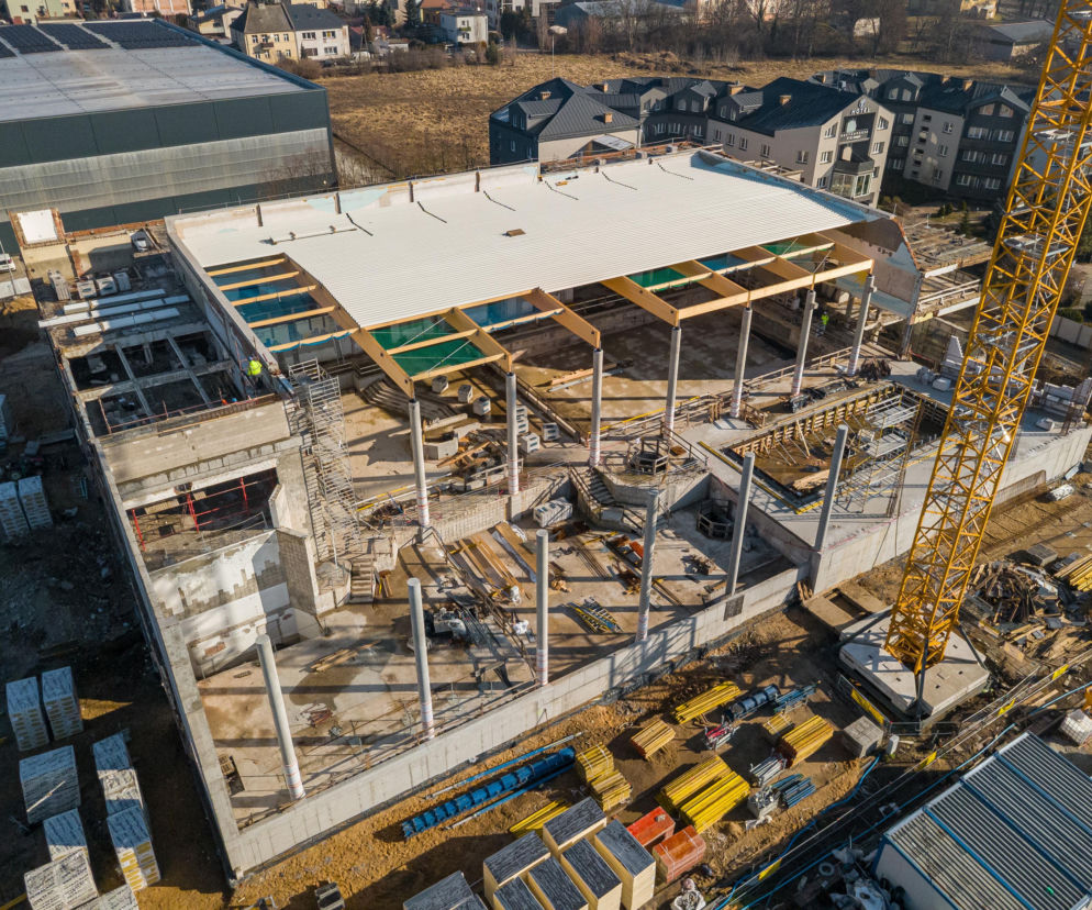 Zima nie zamroziła budowy Akwawitu. Wykonawca nadrabia zaległości