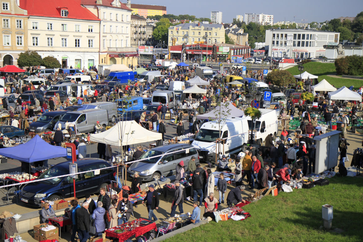 Giełda staroci na Placu Zamkowym w Lublinie