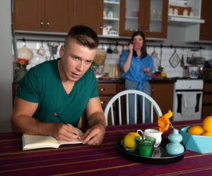 Barwy szczęścia, odc. 2613: Agata (Natalia Zambrzycka), Patryk (Konrad Skolimowski)