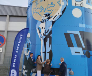 Powiat siedlecki: Nowy mural z wizerunkiem Atlasa „Jacka” powstał na zbiorniku przeciwpożarowym w Borkach Wyrkach przy trasie A2. Farba ma właściwości ekologiczne i oczyszcza powietrze