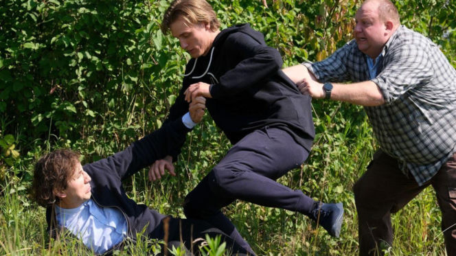 M jak miłość odc. 1894. Tadeusz (Bartłomiej Nowosielski), ksiądz Grzegorz (Paweł Janyst), Krystian (Hubert Czajka)