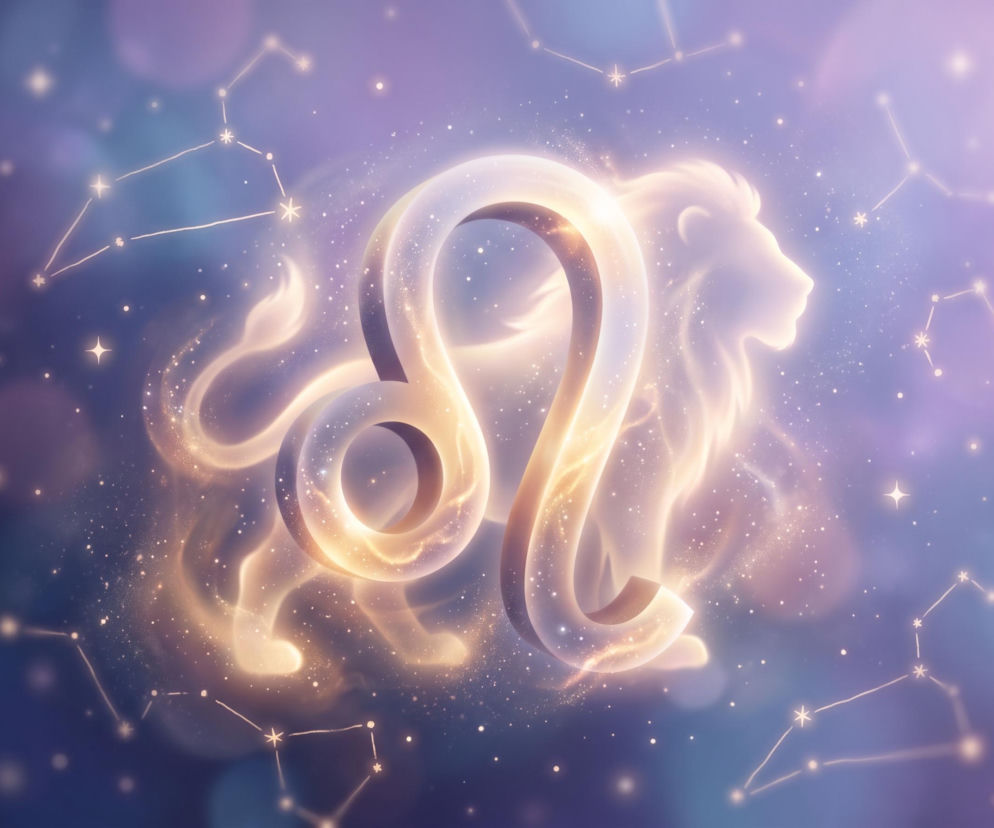 Świecący symbol zodiakalnego Lwa na tle gwieździstego nieba. O horoskopie dla Lwa przeczytasz w serwisie Eska.