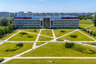 Historia nawarstwień, galeria stylów i sław. A skąd pieniądze? Z Miasteczka Wilanów. Oto kampus SGGW