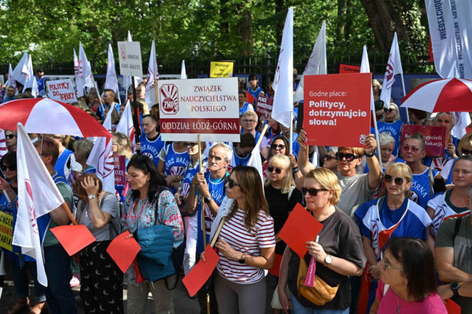 Protest nauczycieli. Chcą podwyżek. Ile zarabia się w polskich szkołach?