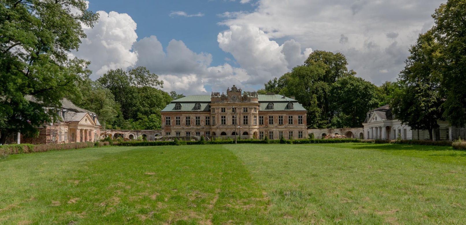 To najciekawsze miasto w województwie śląskim. Leży na ziemiach Małopolski i zachwyca zabytkowym pałacem
