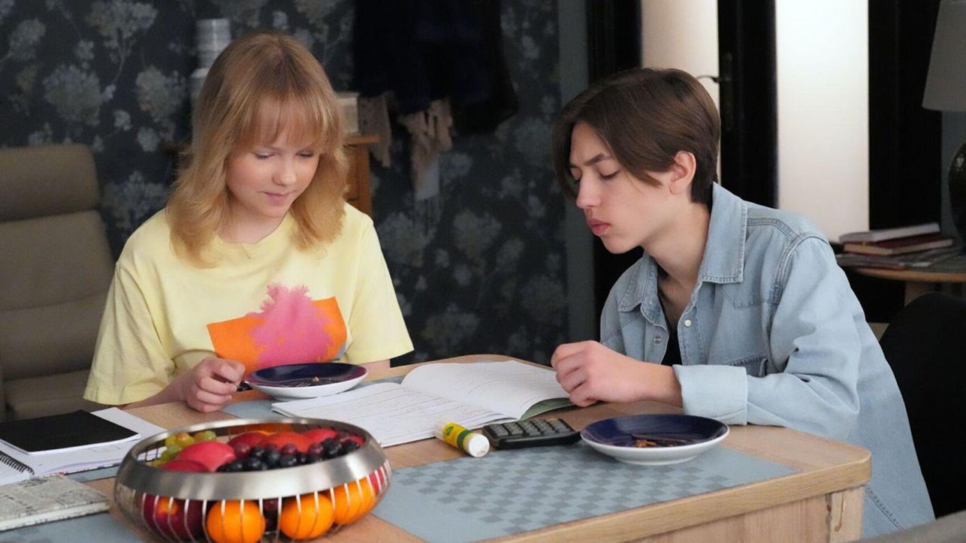Barwy szczęścia odc. 3228. Emilka (Jessica Frankiewicz), Emil (Artem Malaszczuk)