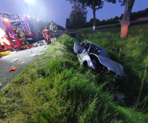 Kożuszki-Kolonia. Jeden 18-latek nie żyje, dwóch zostało rannych! ZDJĘCIA z koszmarnego wypadku bmw na DK nr 92
