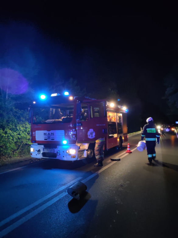 Poważny wypadek w Różankowie pod Toruniem. Samochód rozpadł się na dwie części
