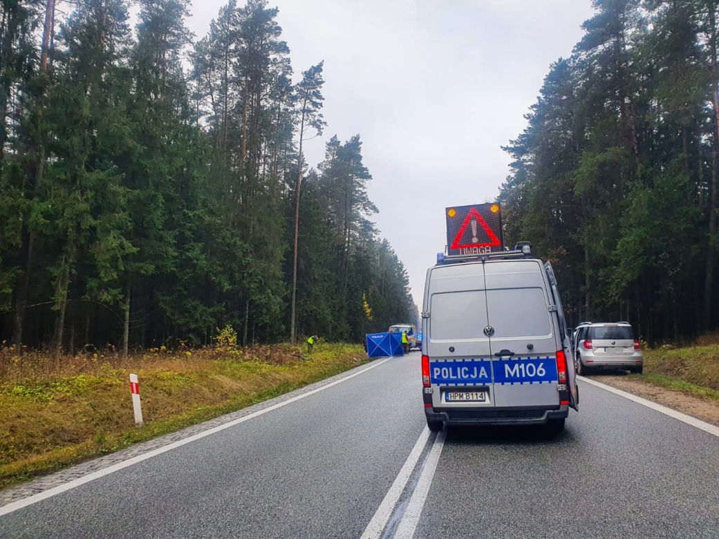 Zaścianek. Tragiczny wypadek na DK 8. Audi zderzyło się z lawetą. Dwie osoby nie żyją
