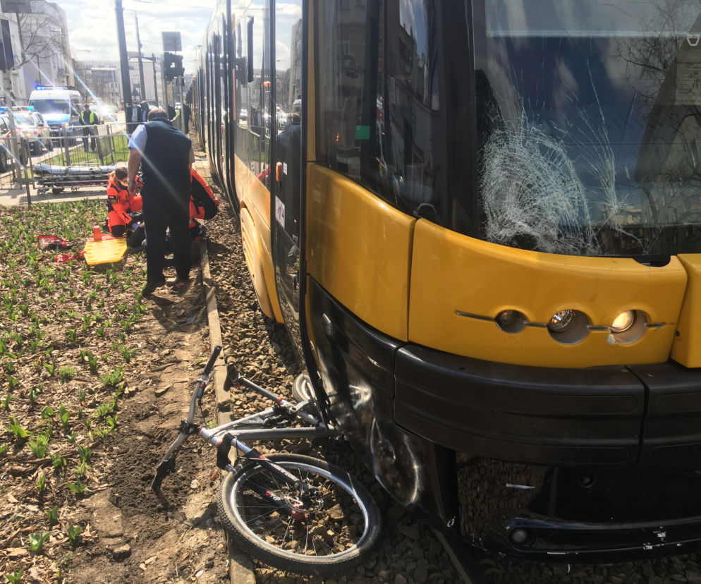 Potrącenie rowerzysty przez tramwaj na Puławskiej
