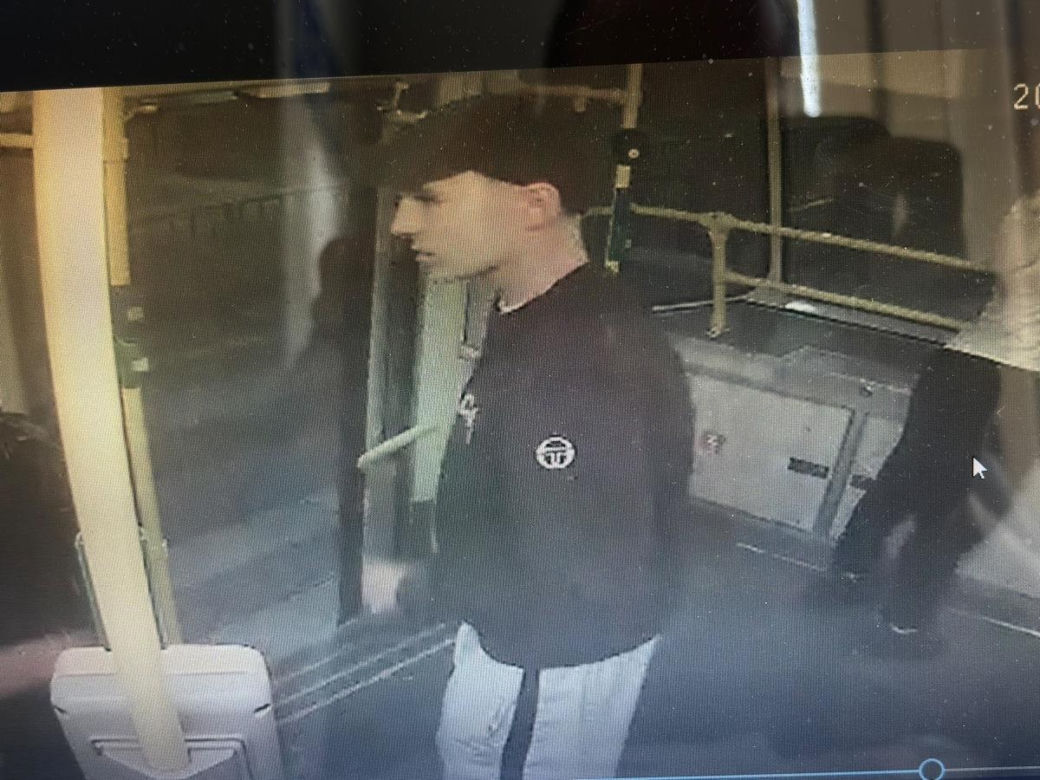 Policja poszukuje młodych wandali