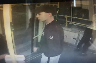 Policja poszukuje młodych wandali