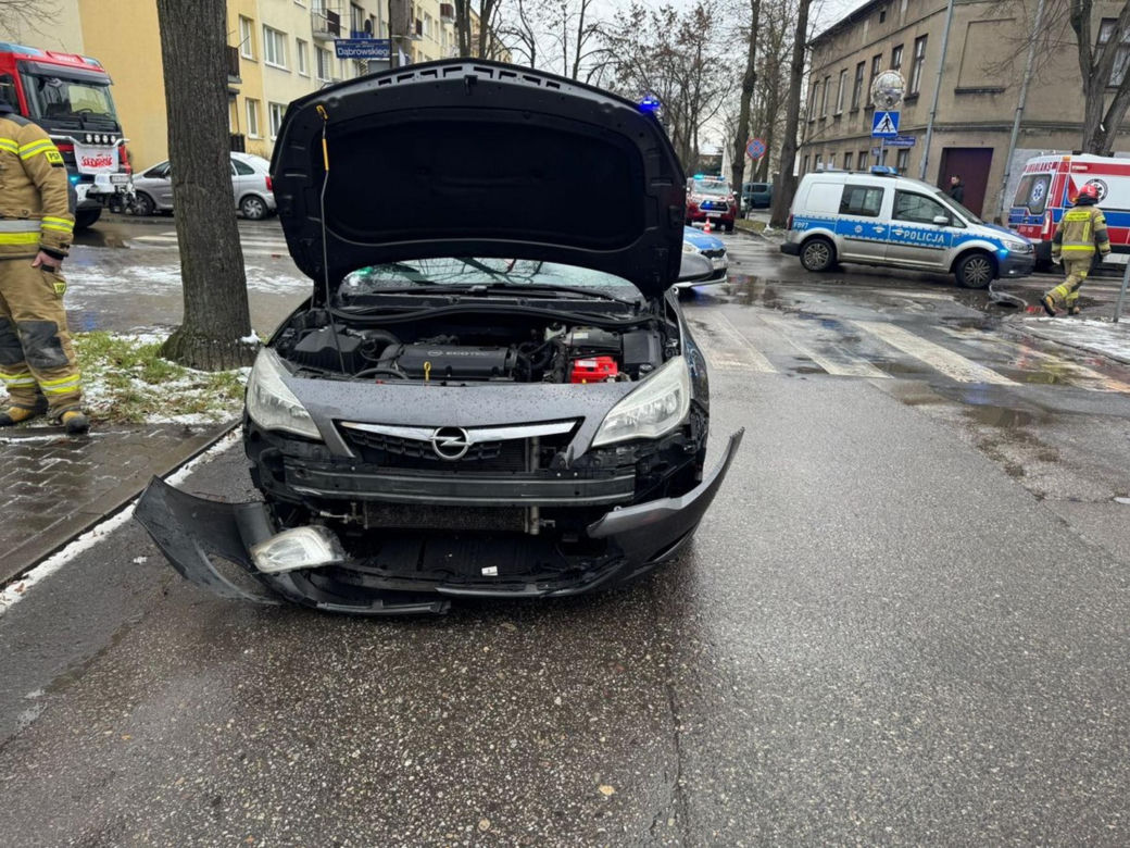 Pabianice. Śmiertelny wypadek w drodze do szpitala. Jedna osoba nie żyje, pięć zostało rannych [ZDJĘCIA].