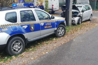 Ksiądz miał wypadek po pijaku. Kardynał wysłał go na terapię. Proboszcz Płochocina się nie pożegnał...