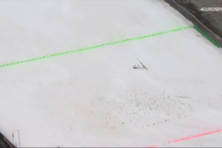 Groźny upadek Kacpra Tomasiaka! Znieśli go ze skoczni w Vikersund. Są najnowsze wieści o jego zdrowiu