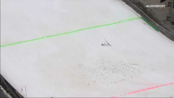 Groźny upadek Kacpra Tomasiaka! Znieśli go ze skoczni w Vikersund. Są najnowsze wieści o jego zdrowiu