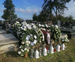 Morze białych róż na grobie 19-letniego Jakuba