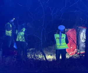 Makabryczne dachowanie auta na Mazowszu. 41-latek zginął uwięziony w blaszanej pułapce