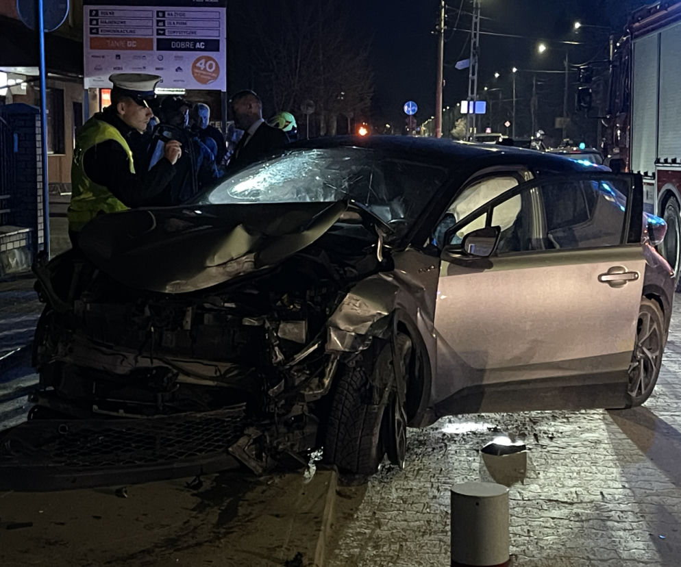 Huknął w ogrodzenie i zbiegł. W aucie była ciężarna kobieta
