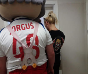 Torcida Girls odwiedziły dzieci z onkologii. Towarzyszył im Szymon Żurkowski [ZDJĘCIA]