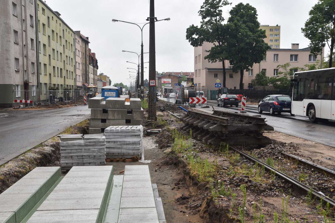 W Toruniu trwa modernizacja torowisk. Zaglądamy na plac budowy