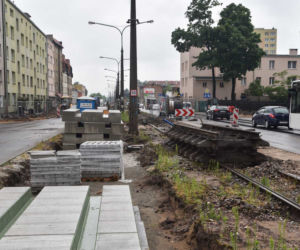 W Toruniu trwa modernizacja torowisk. Zaglądamy na plac budowy