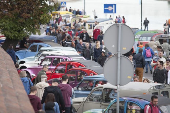 Światowy Zlot Miłośników Citroena 2CV w Toruniu