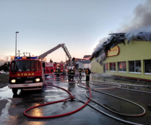 Pożar Biedronki w Rajgrodzie. Ogromne zniszczenia [ZDJĘCIA]