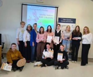 Baby, mazurki i pisanki zdominowały Zespół Szkół Ekonomiczno-Usługowych w Żychlinie