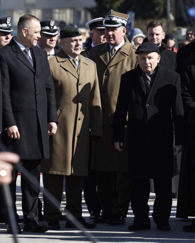 Rocznica katastrofy smoleńskiej. Prezydent Nawrocki uczcił pamięć zmarłych