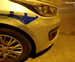 Nocny pościg ulicami Zabrza. Pijany kierowca starego volkswagena uderzył w radiowóz [ZDJĘCIA]