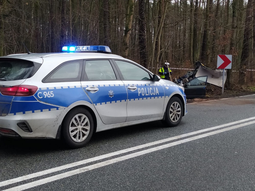 Koszmarny wypadek na DK 25! Cztery osoby ranne, w tym dwoje dzieci! [ZDJĘCIA] 