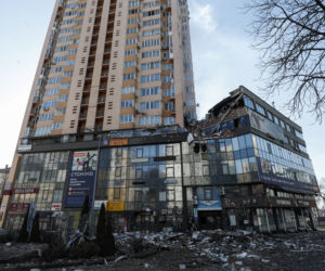Nocne walki na ulicach Kijowa. Ostrzał z okrętów wojennych. Blisko 200 ofiar [ZDJĘCIA, WIDEO]