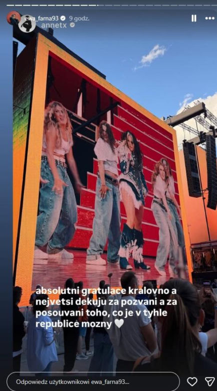 Ewa Farna na stadionie w Pradze
